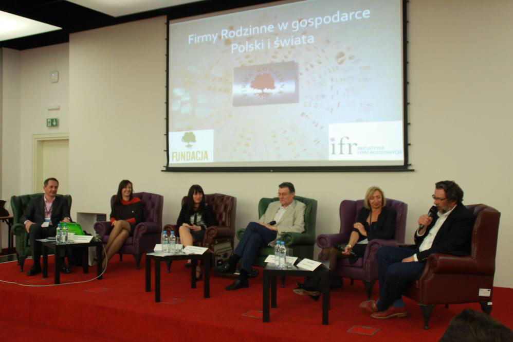 Panel dyskusyjny podczas Forum Gospodarczego Metropolii Poznań .